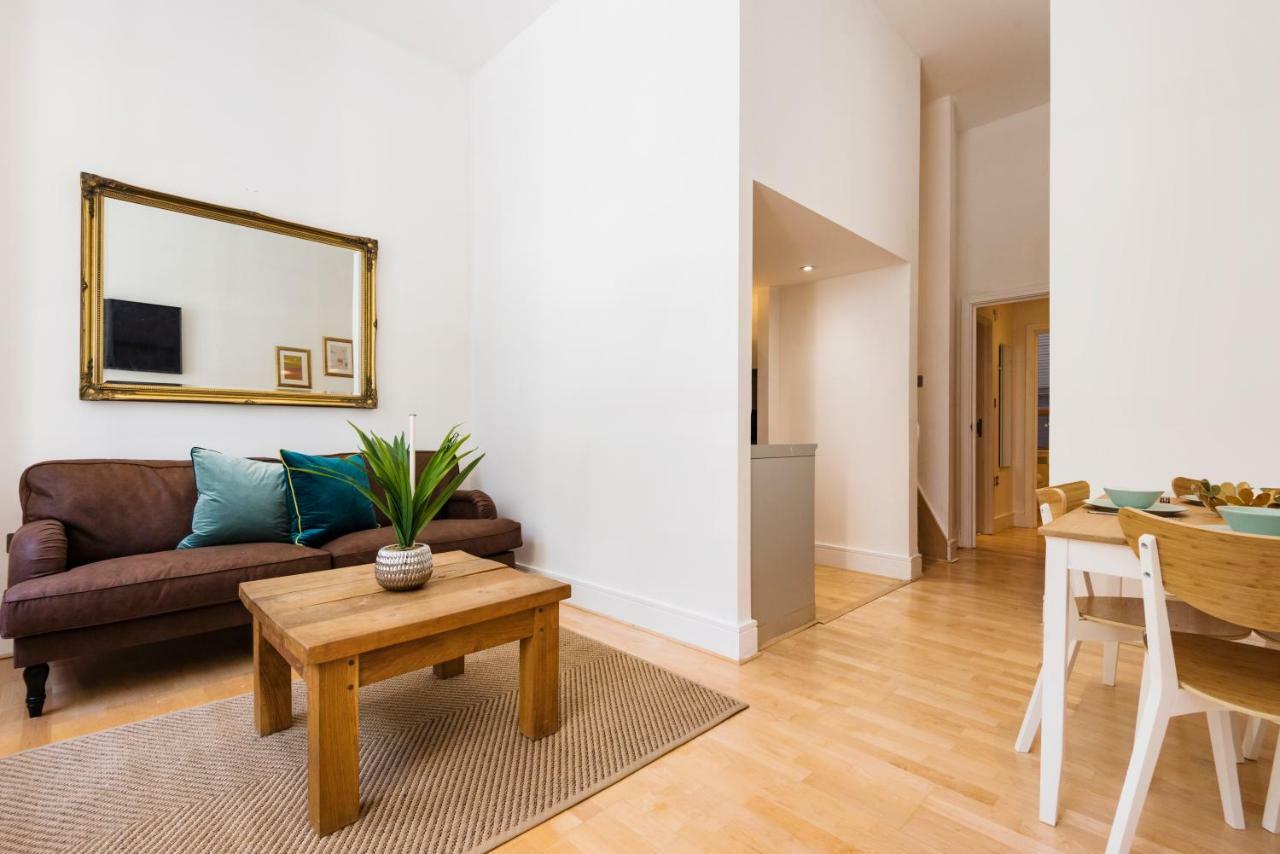 Stylish Hyde Park Apartment *