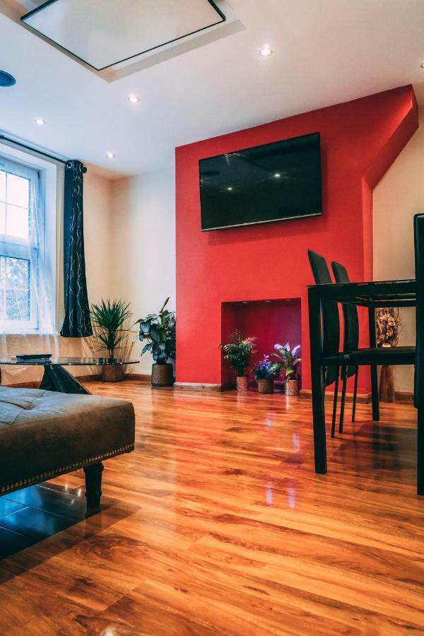 Quality Stay,2 Bed Near The Centre, 2min Walk From Metro Station Leilighet
