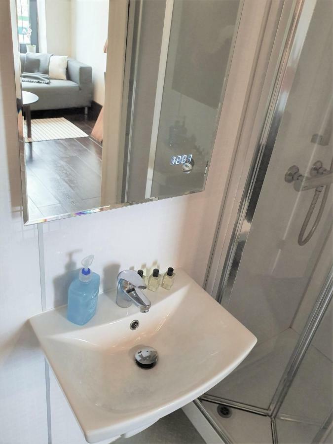 Hanover House Apartment *