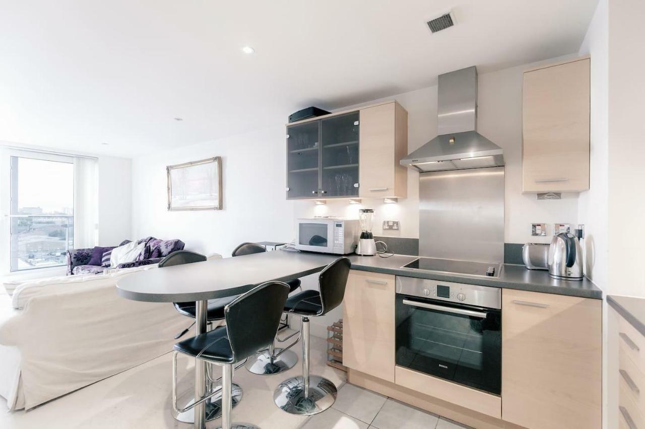 Apartment Chelsea / Imperial Wharf - Bright, Modern, Sunset View