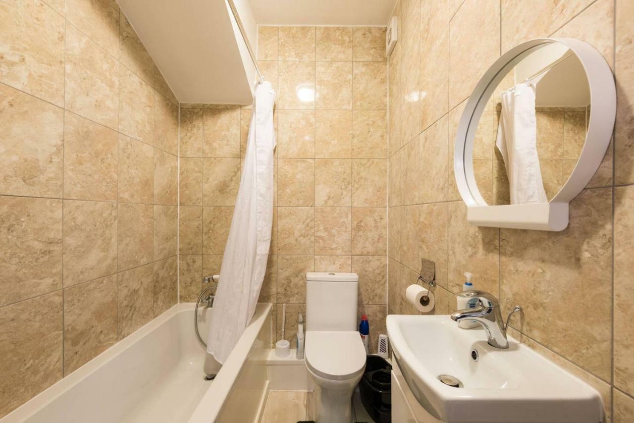 Luxury 3 Bedroom Close To East Ham Station *