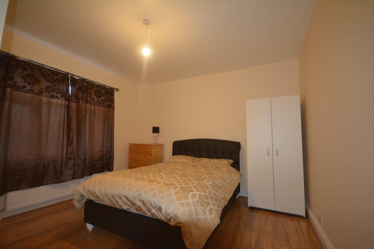 Luxury 3 Bedroom Close To East Ham Station Apartment London
