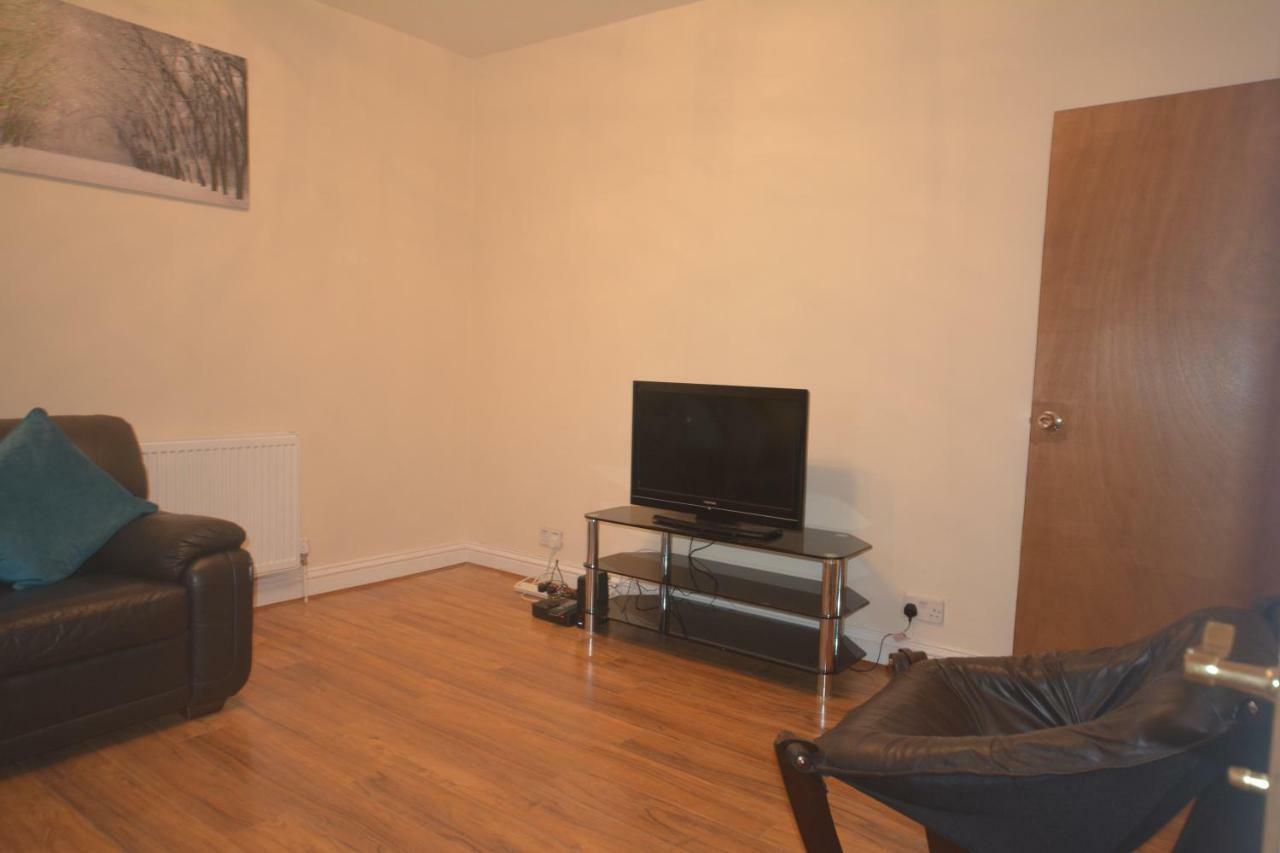 Luxury 3 Bedroom Close To East Ham Station * London