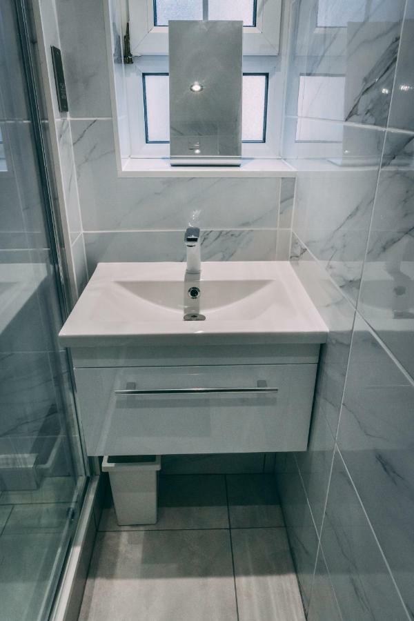 Leilighet Quality Stay,2 Bed Near The Centre, 2min Walk From Metro Station London