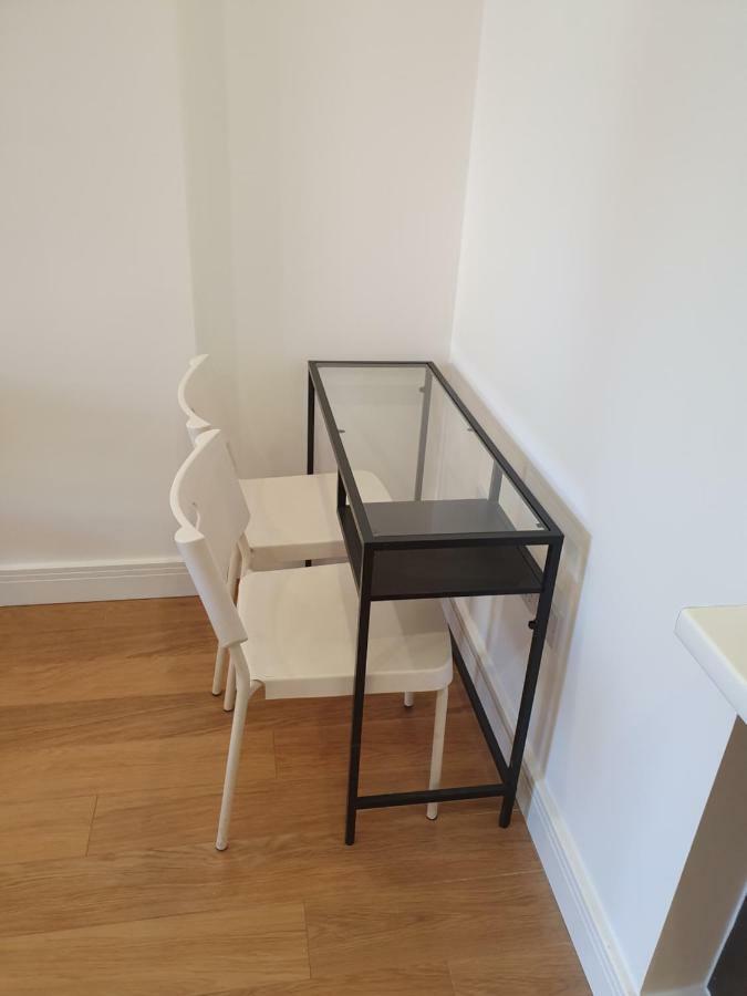 Amazing 2 Beds 2 Baths 10 Minutes To Bridge London