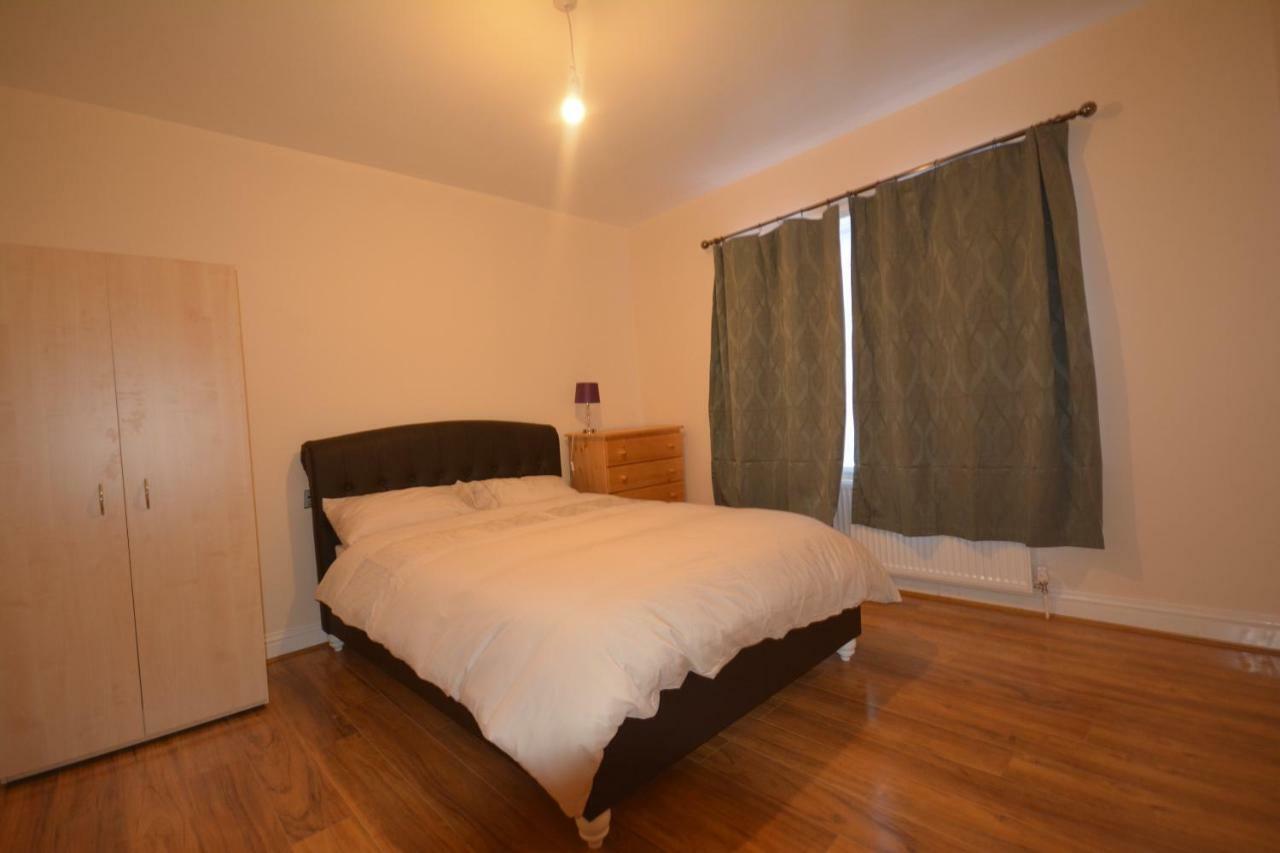 Apartment Luxury 3 Bedroom Close To East Ham Station *
