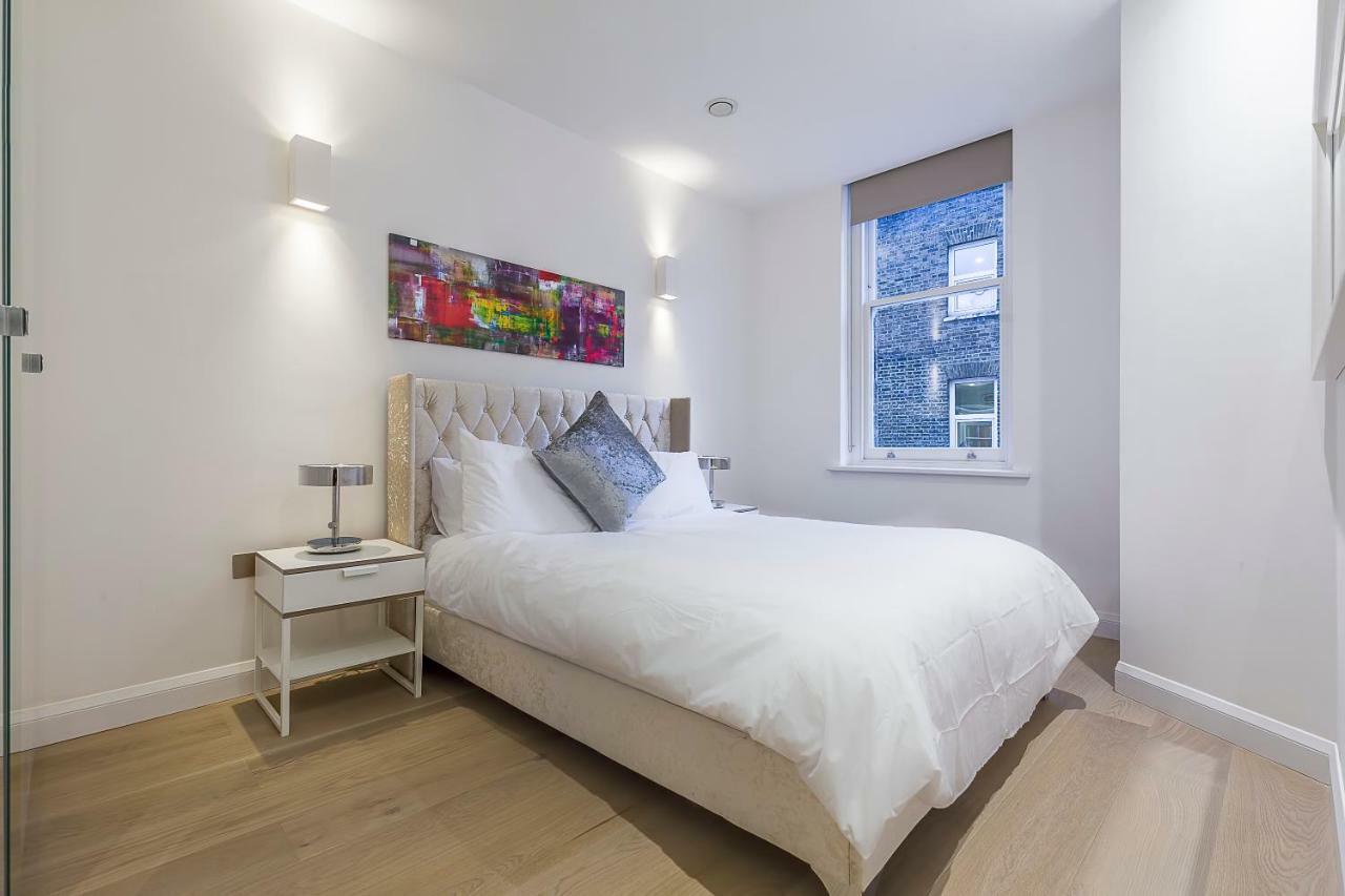 Charles Dickens, Tate Modern Appartement