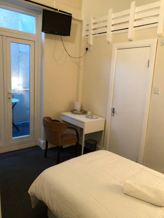 Tourian Lounge Hotel Bed & Breakfast