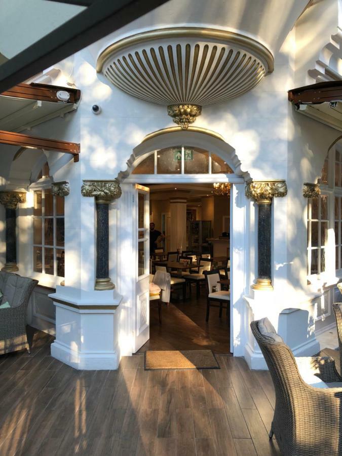 Tourian Lounge Hotel Bed & Breakfast London