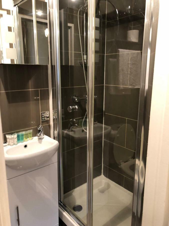 Tourian Lounge Hotel Bed & Breakfast 3*