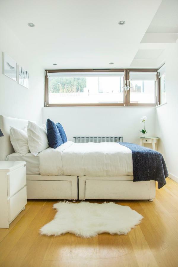 Holiday home The Holborn Lights - Modern 3Bdr Home With Rooftop Terrace & Garage *