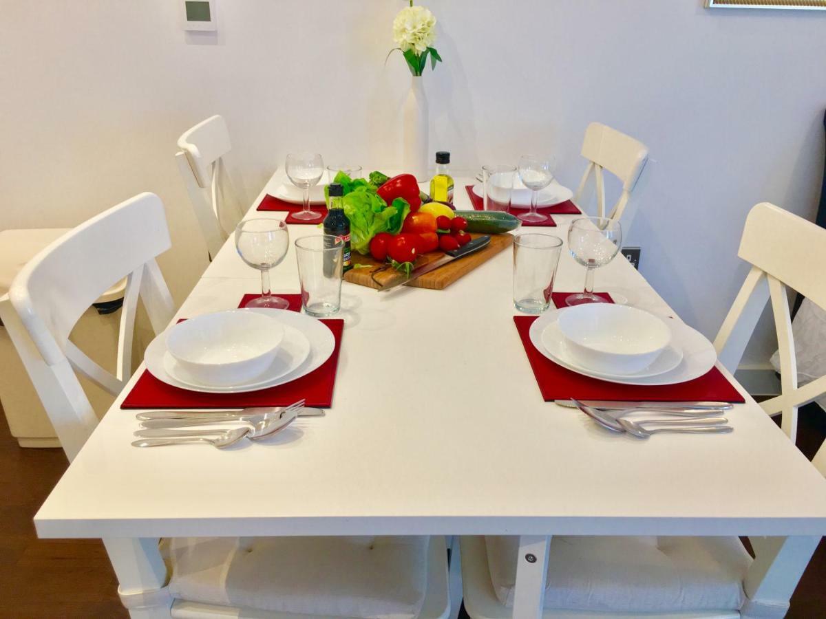 Leilighet 2-bedrooms Apartment, Lounge, Balcony London