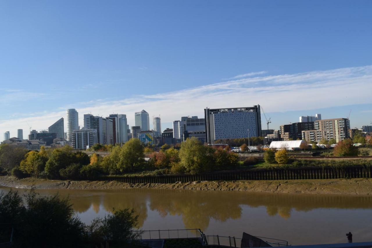 Island 3 Bedroom Luxury Apartments, Canary Wharf Apartment London
