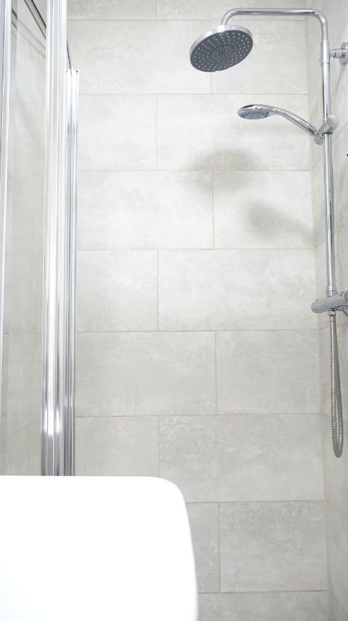 Homestay Heathrow Ensuite Rooms- Auto Check In *