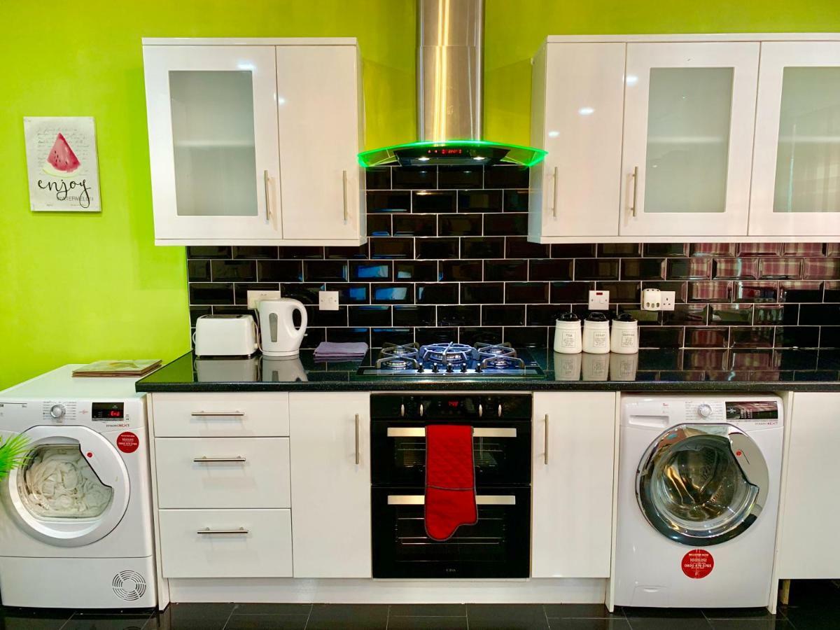 Apartamento 2 Bedroom Apartment, Kitchen, Reception And Private Garden