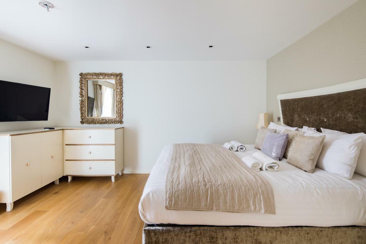Hyde Park Luxe Apartment