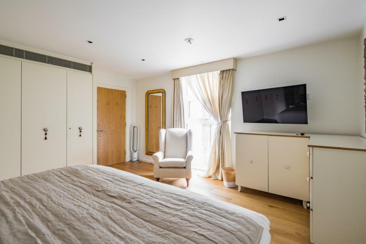 Hyde Park Luxe Apartment