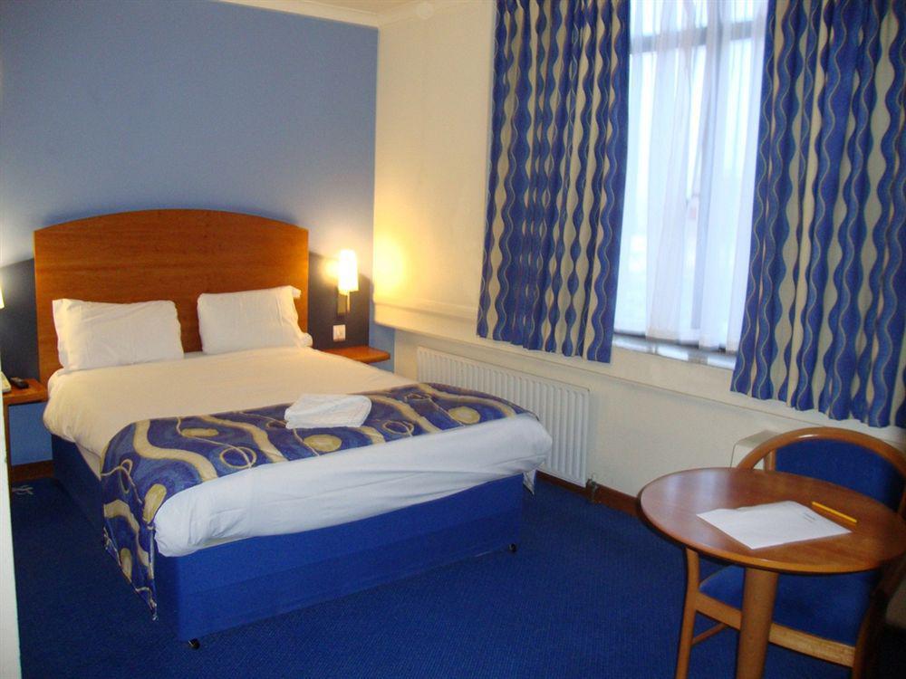 - Wembley International Hotel 3*