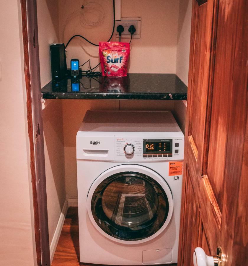 Leilighet Quality Stay,2 Bed Near The Centre, 2min Walk From Metro Station