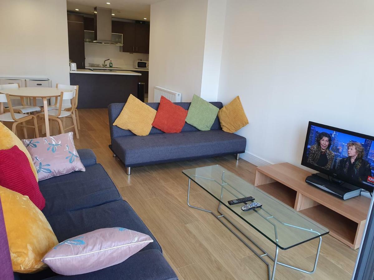 Amazing 2 Beds 2 Baths 10 Minutes To Bridge Apartment London