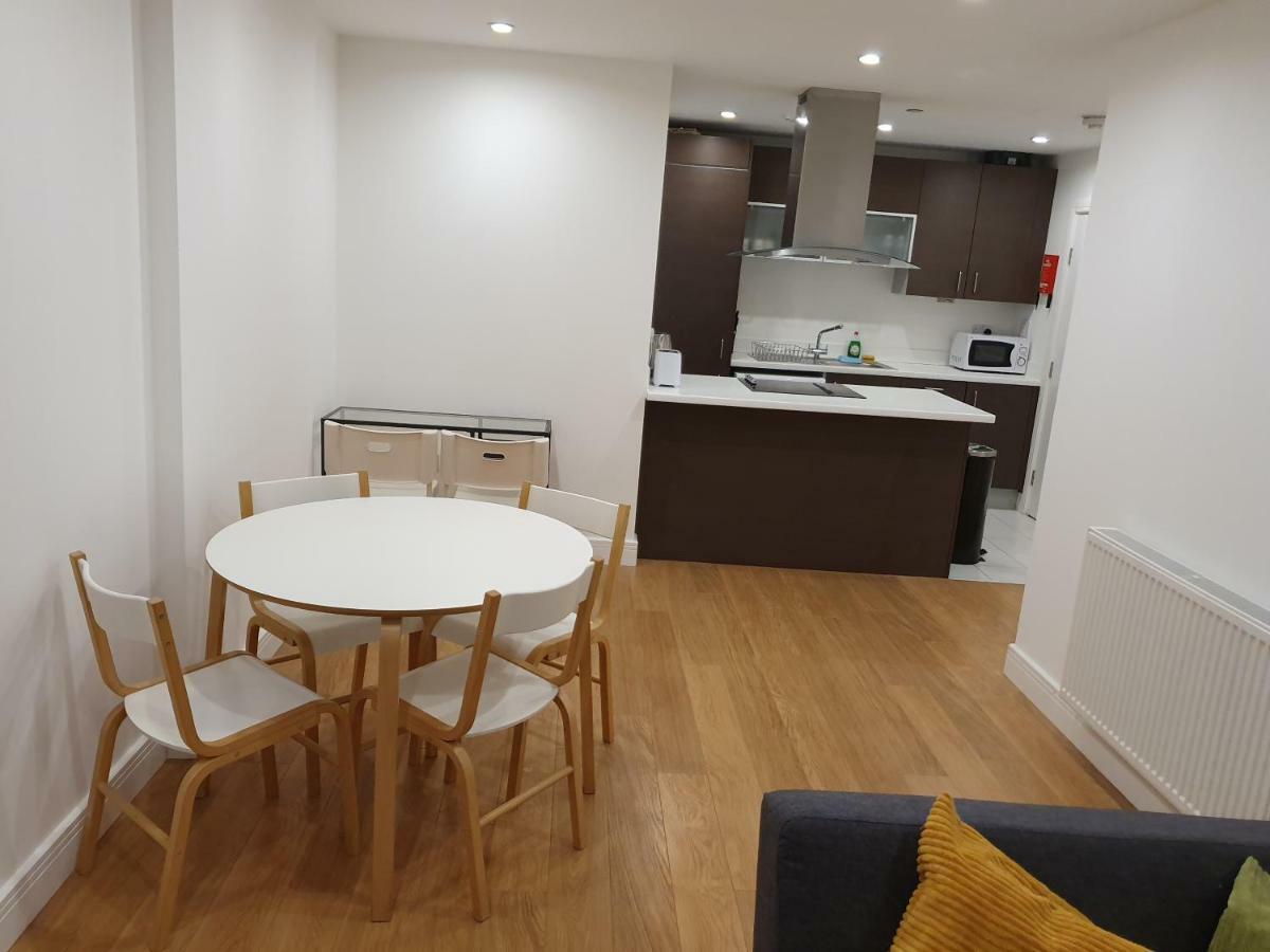 Amazing 2 Beds 2 Baths 10 Minutes To Bridge Apartment London