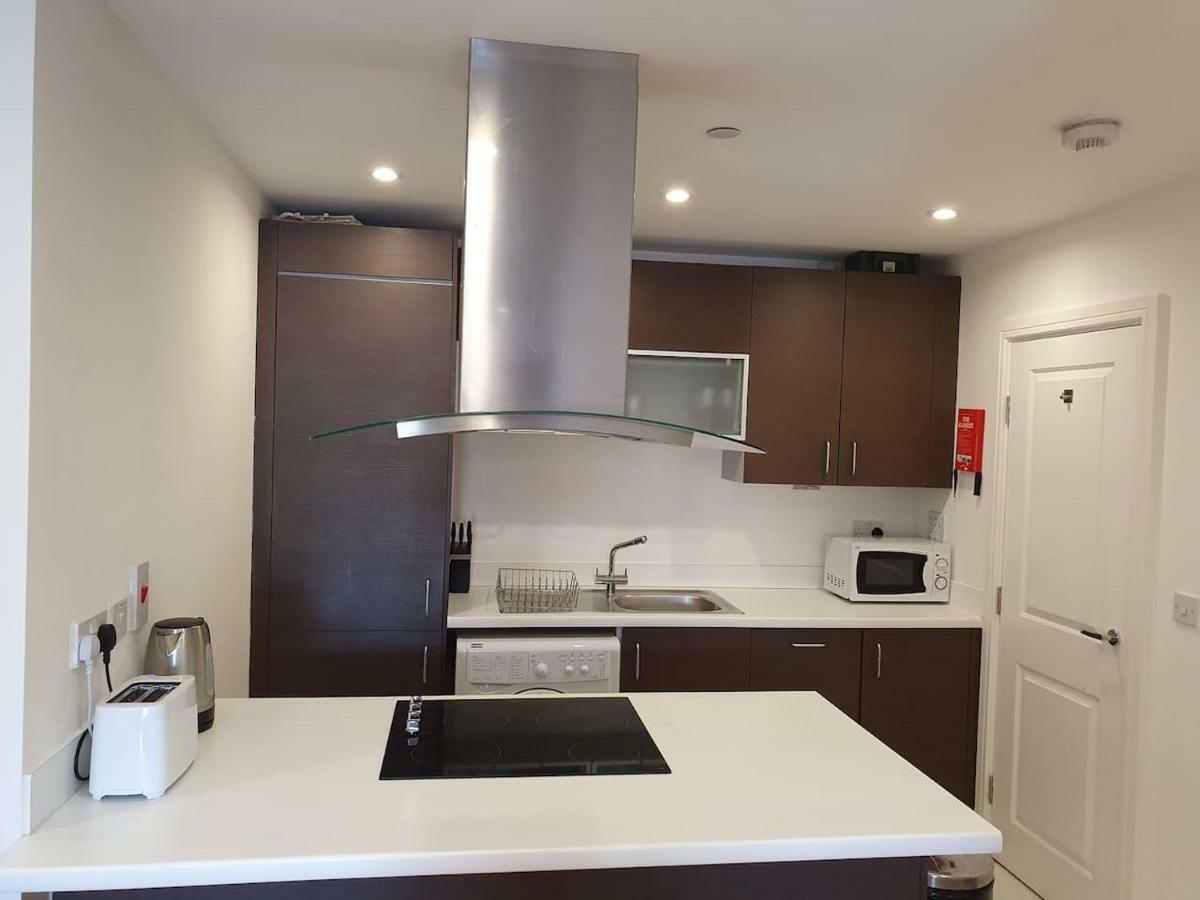 Amazing 2 Beds 2 Baths 10 Minutes To Bridge London