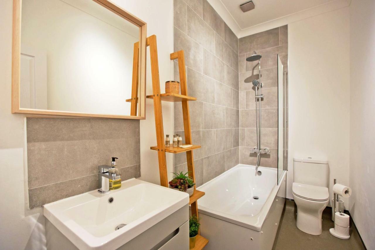 Highbury Fieldway Apartment *