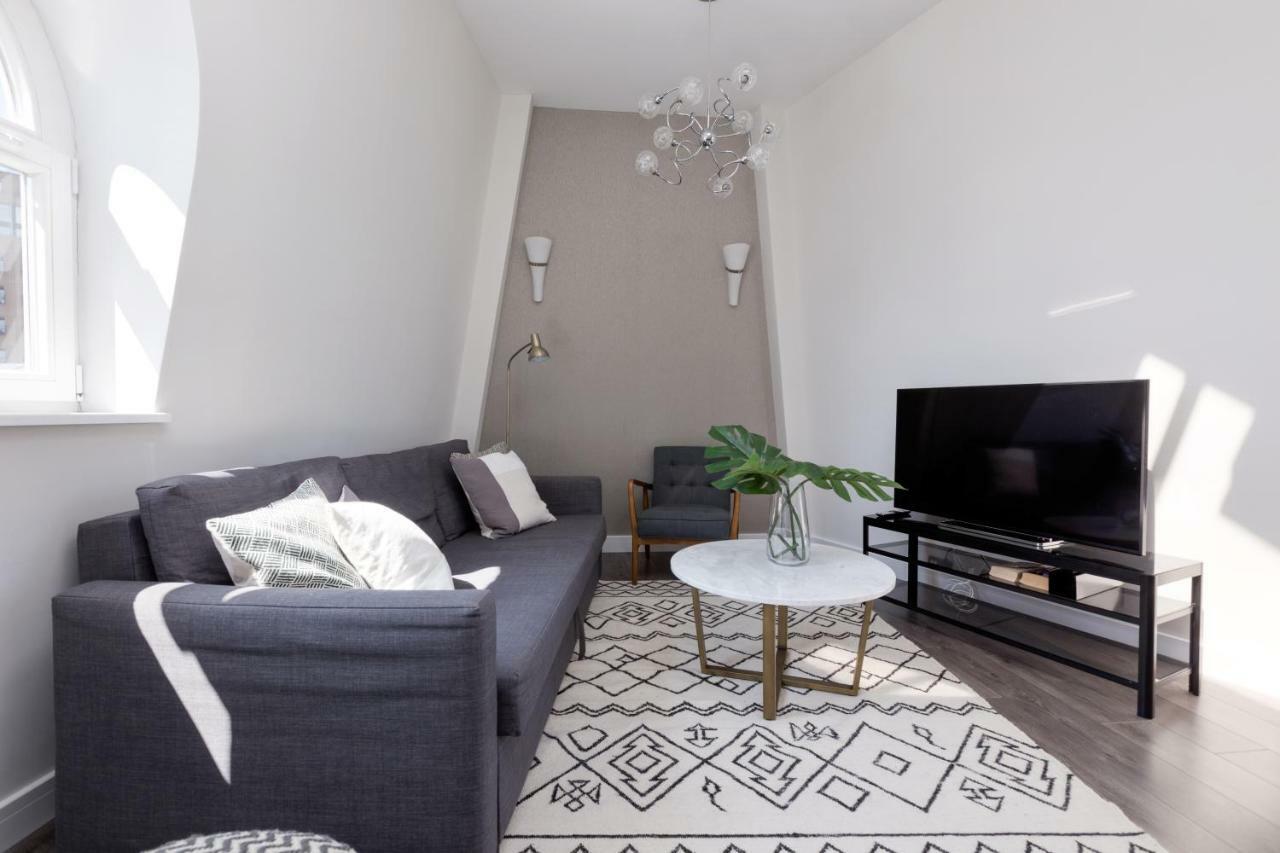 Emperors Gate By Allo Housing Apartment