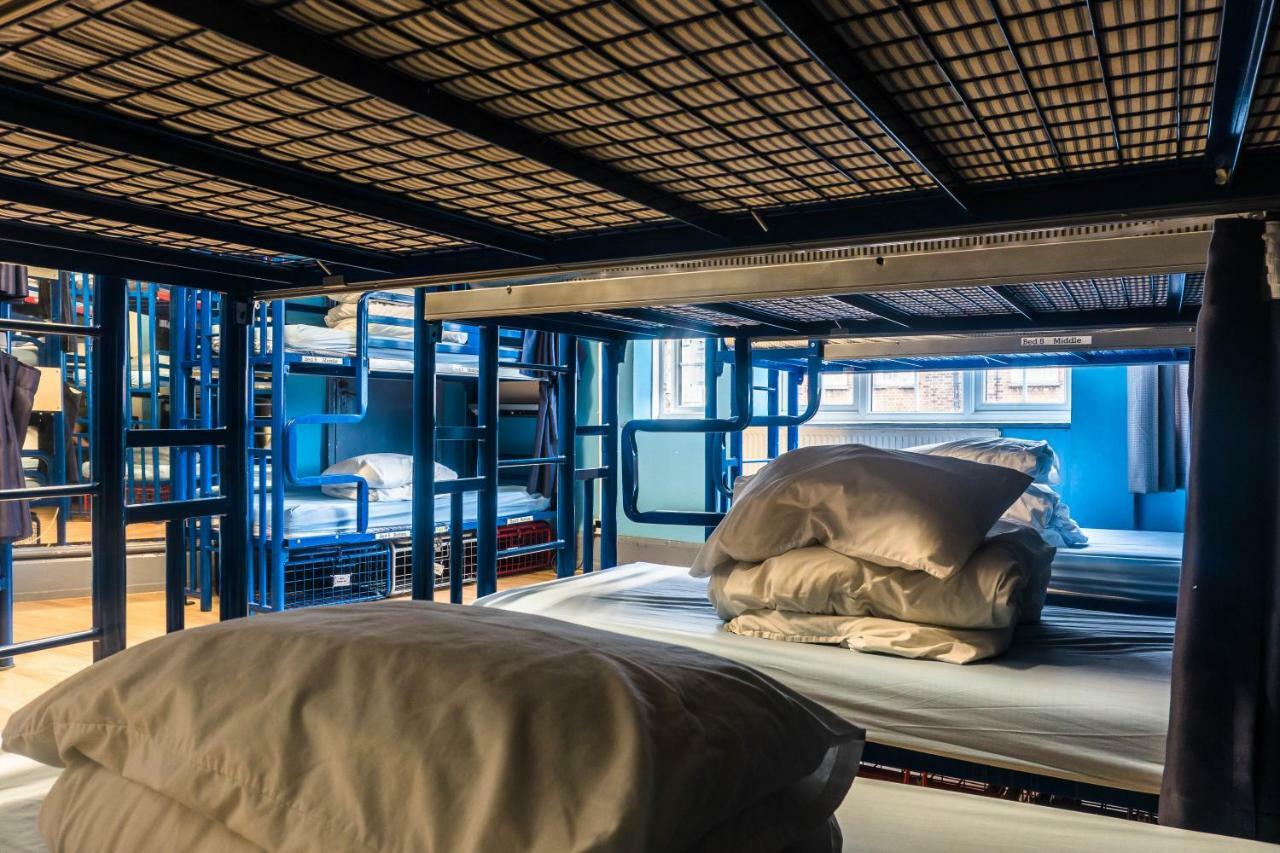 Backpackers Youth 18 - 35 Years Old Only Hostal *