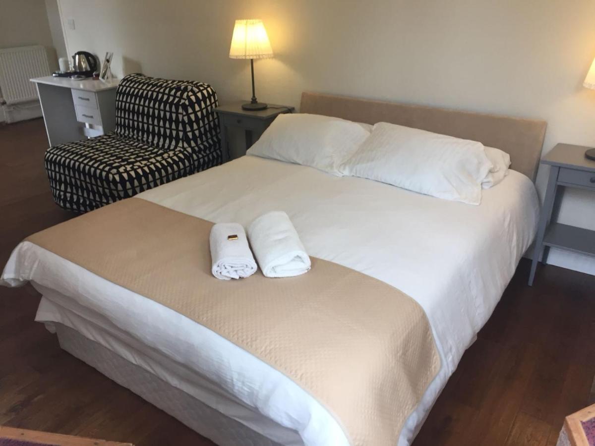 Tourian Lounge Hotel Bed & Breakfast 3*