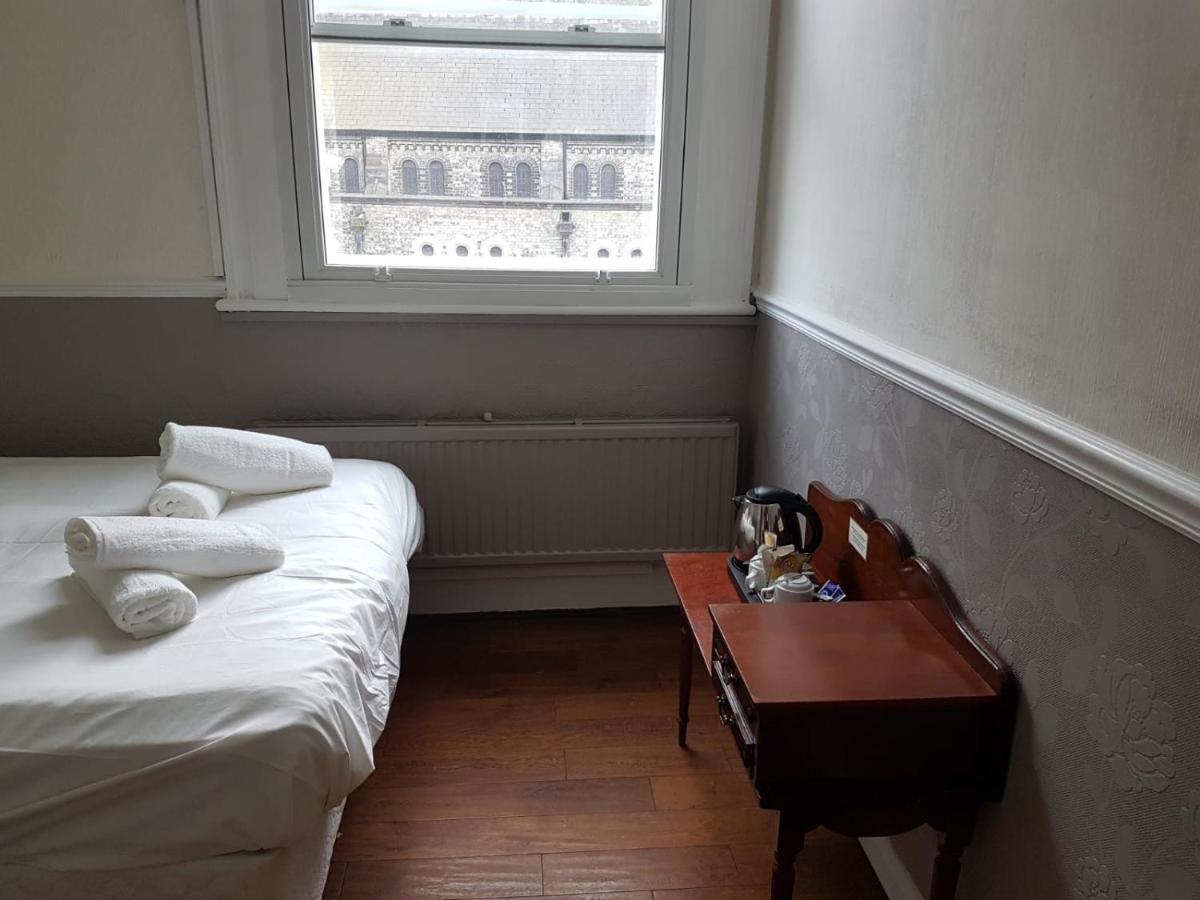 Bed & Breakfast Tourian Lounge Hotel London