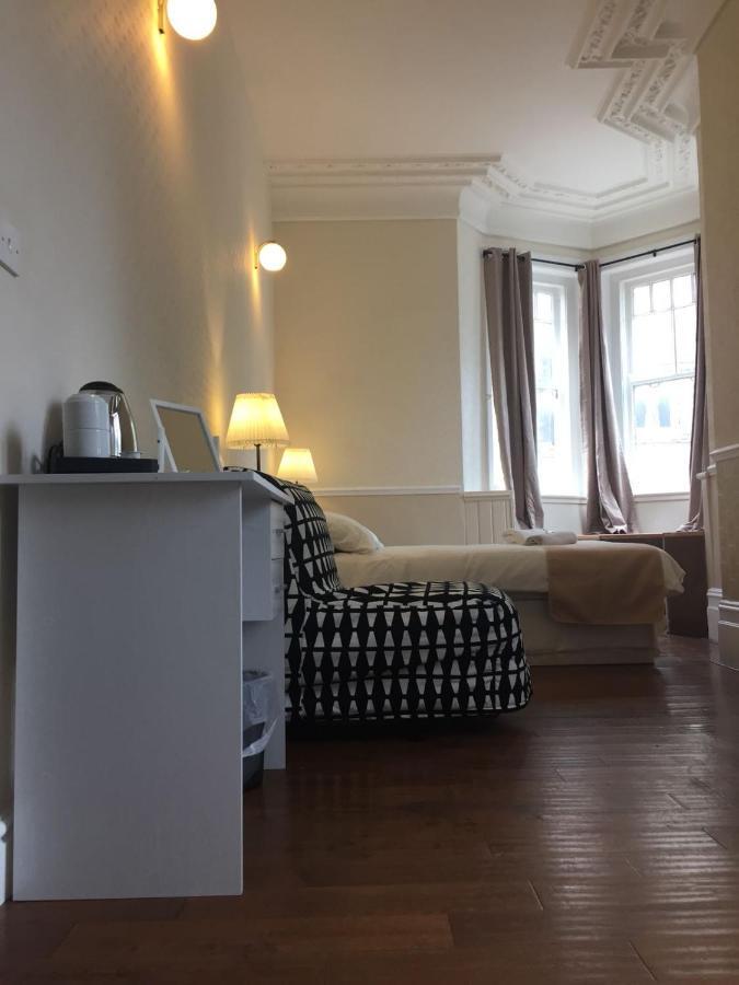 Tourian Lounge Hotel Bed & Breakfast