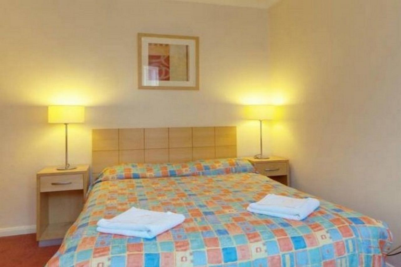 Bros Hotel London