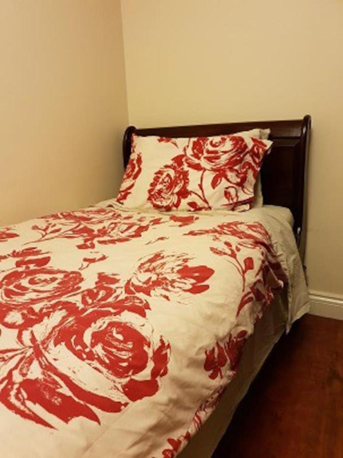 Single In Woolwich Arsenal Apartment *