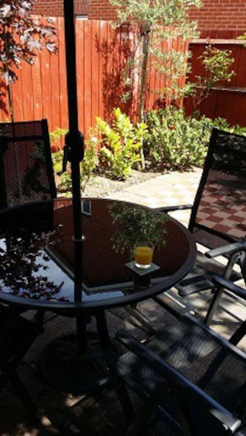Single In Woolwich Arsenal Apartment *