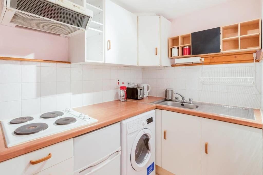 Highbury & Islington Apartment *