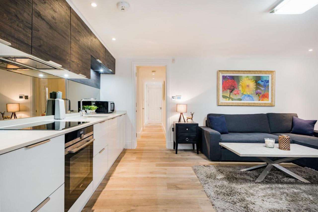 Large Two Bed With Private Entrance And Patio * London