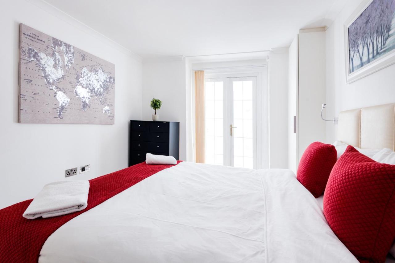 Large Two Bed With Private Entrance And Patio Apartment London