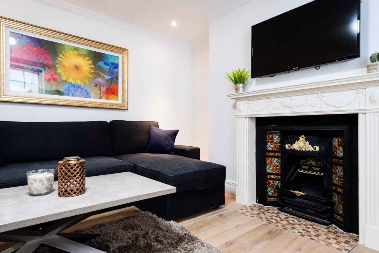 Large Two Bed With Private Entrance And Patio London