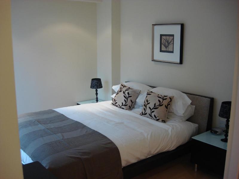 Luxurious Sir John Lyon Serviced Hotell