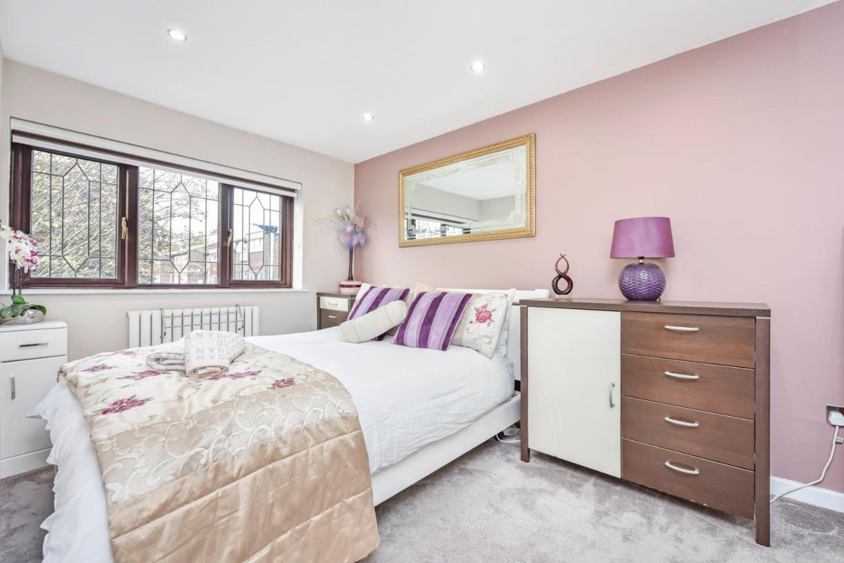 Docklands Stay, In Modern Spacious House - Near Excel Centre, Airport, Uel,sleeps 2 Privatunterkunft London