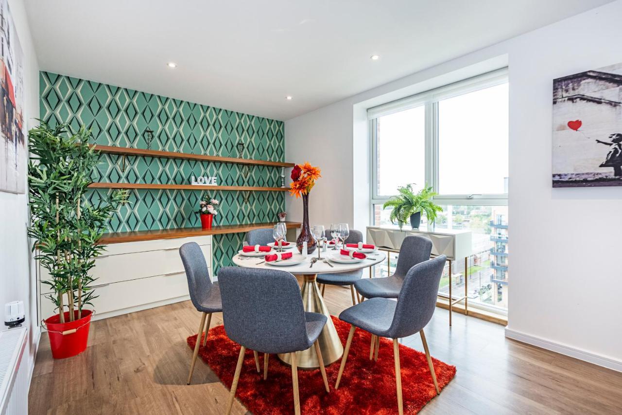 Chiswick Park 3 Bed 3 Bath West London - Parking * London