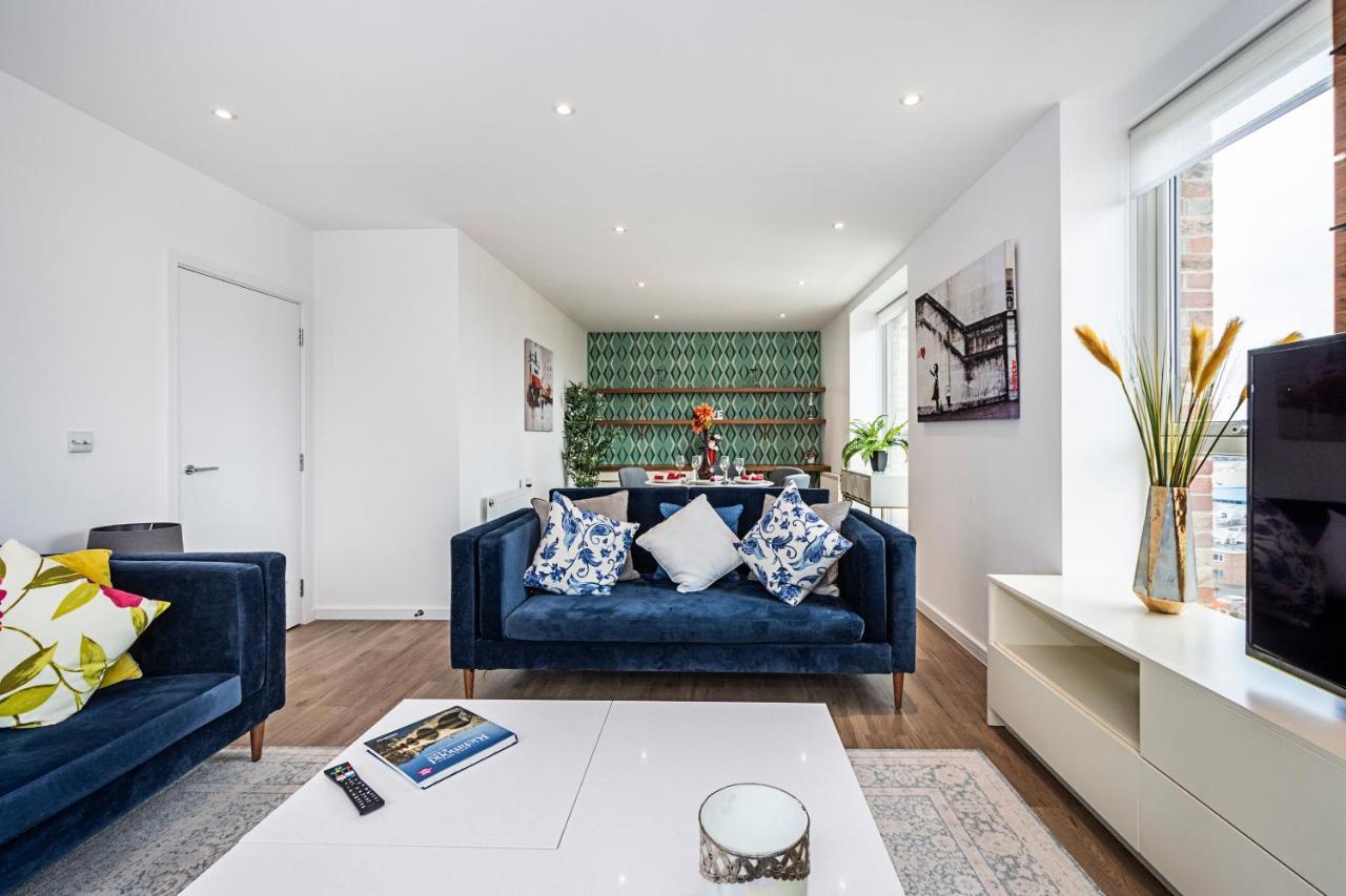 Chiswick Park 3 Bed 3 Bath West London - Parking * London