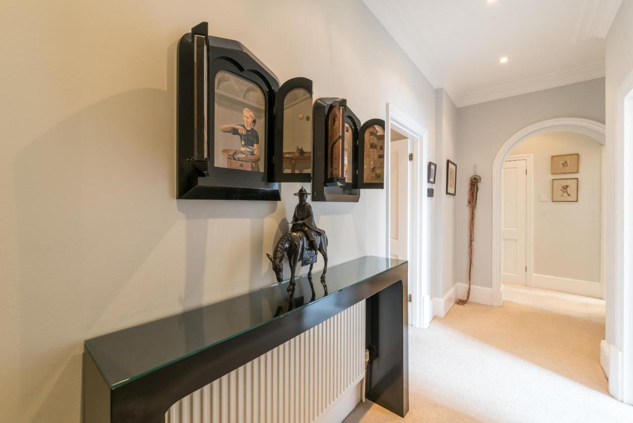 Apartment Warwick Square London