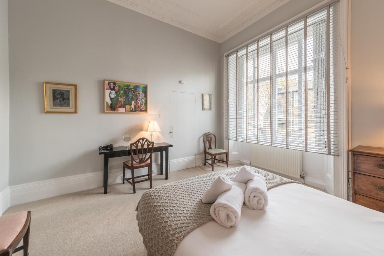 Warwick Square Apartment *