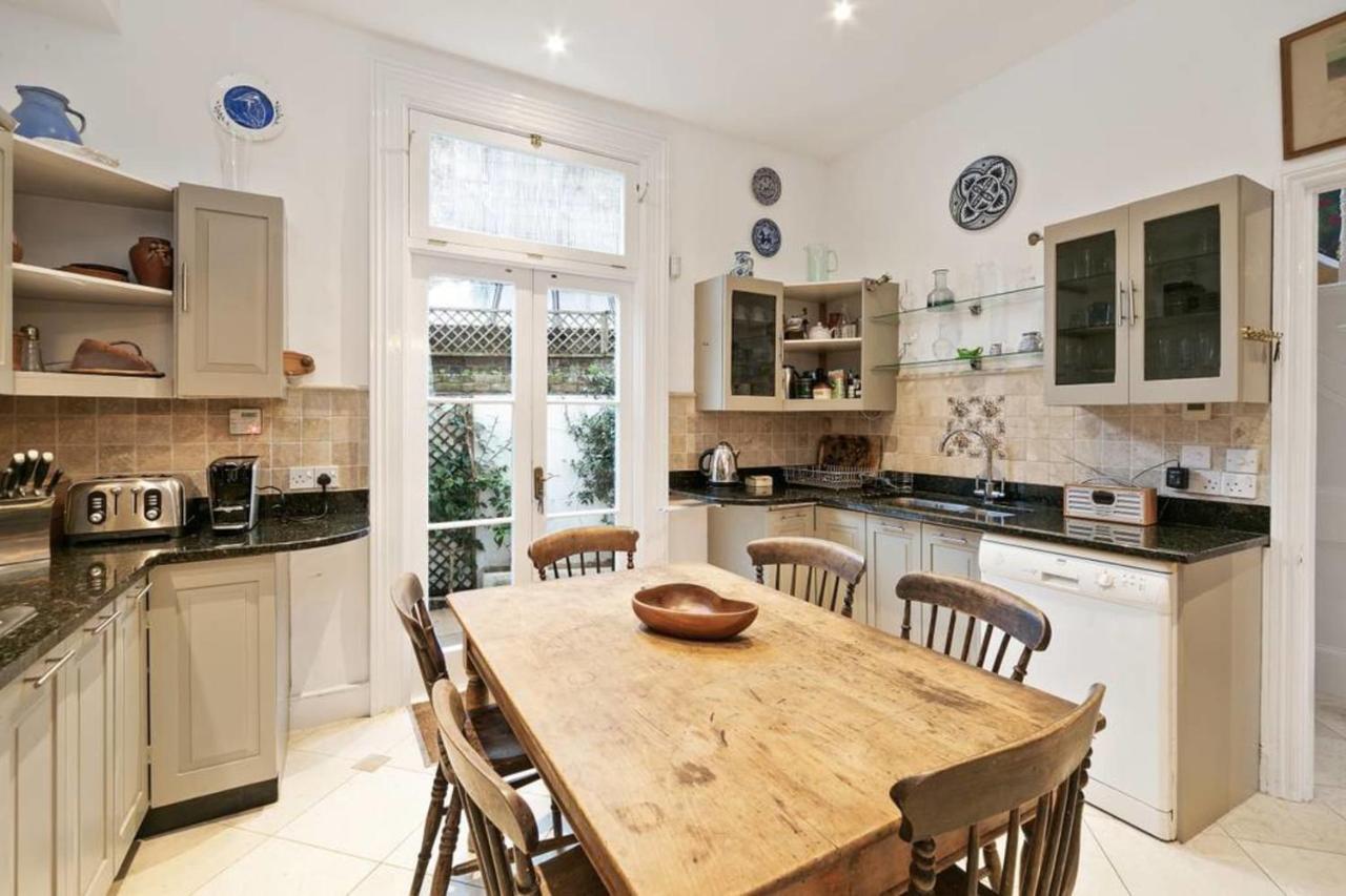 New Gorgeous 5 Bed Victorian House In Hammersmith Holiday home