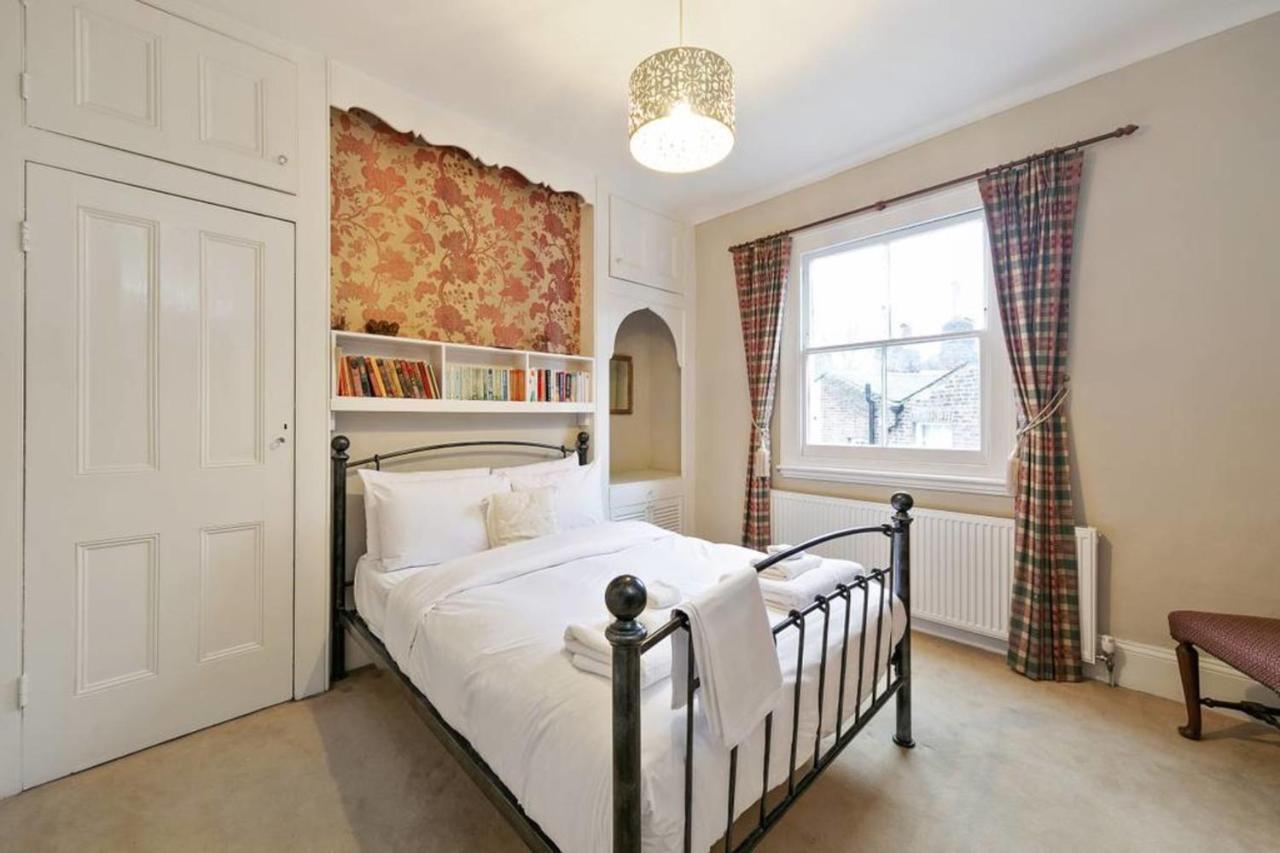 New Gorgeous 5 Bed Victorian House In Hammersmith Holiday home London