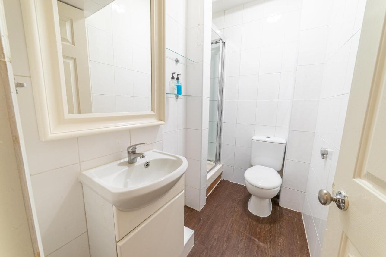 Piccadilly Circus Stylish Studio London