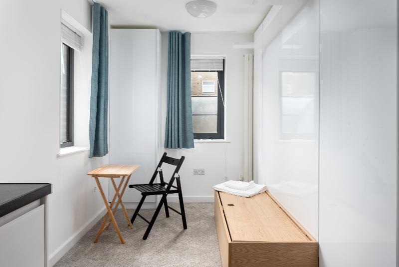 Queen's Drive Aparthotel