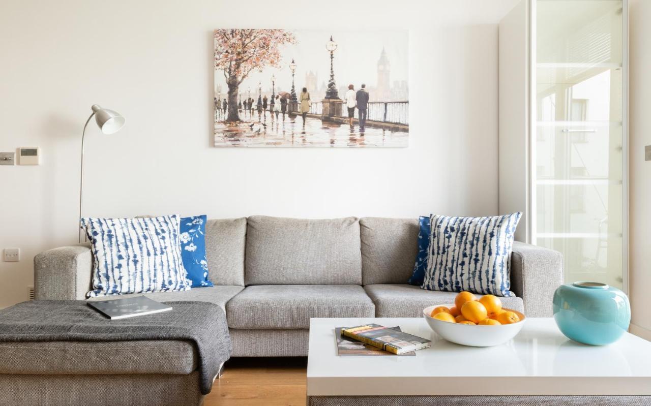 Fabulous 3 Bed 2 Bath Near Victoria Station * London